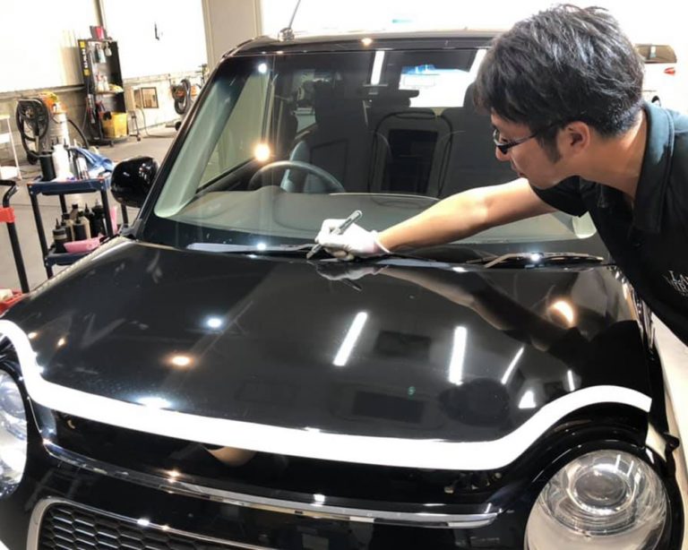 ホンダ N-ONEのボンネットへカーラッピング